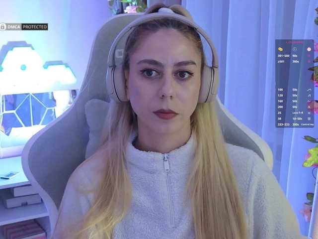 -Light-Fury-'s BongaCams show and profile