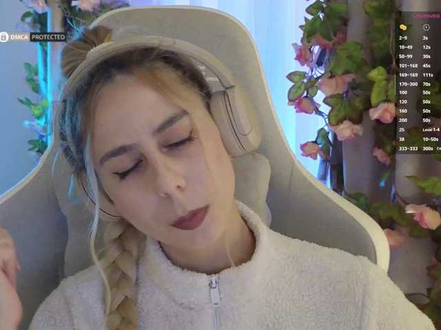 -Light-Fury-'s BongaCams show and profile