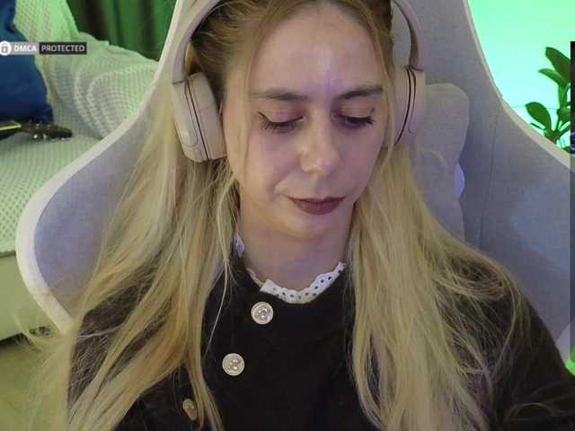 -Light-Fury-'s BongaCams show and profile