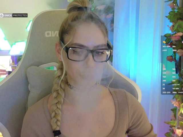 -Light-Fury-'s BongaCams show and profile