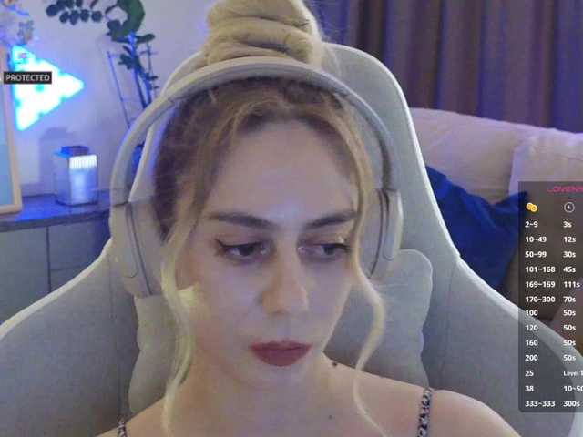 -Light-Fury-'s BongaCams show and profile