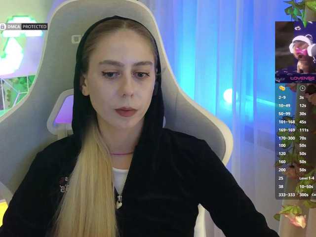 -Light-Fury-'s BongaCams show and profile