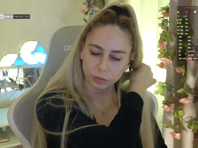 -Light-Fury-'s BongaCams show and profile