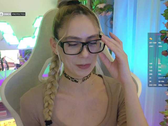 -Light-Fury-'s BongaCams show and profile