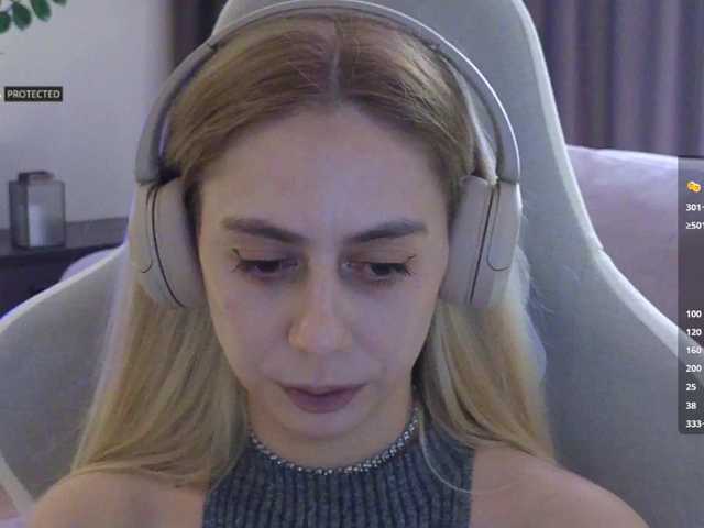 -Light-Fury-'s BongaCams show and profile