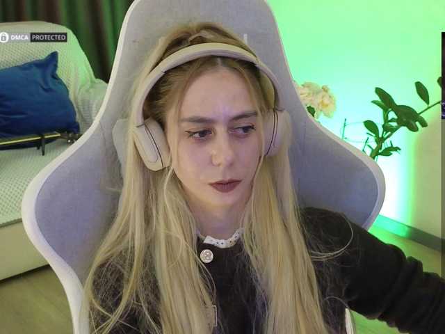 -Light-Fury-'s BongaCams show and profile