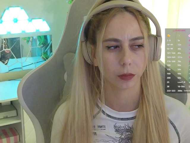 -Light-Fury-'s BongaCams show and profile