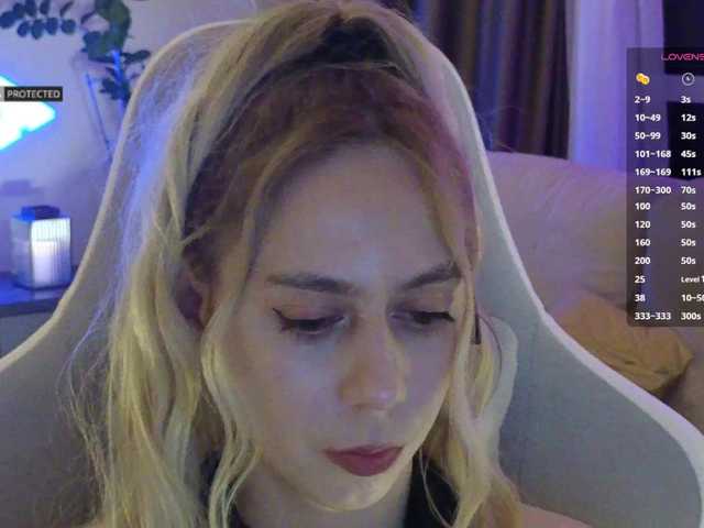 -Light-Fury-'s BongaCams show and profile