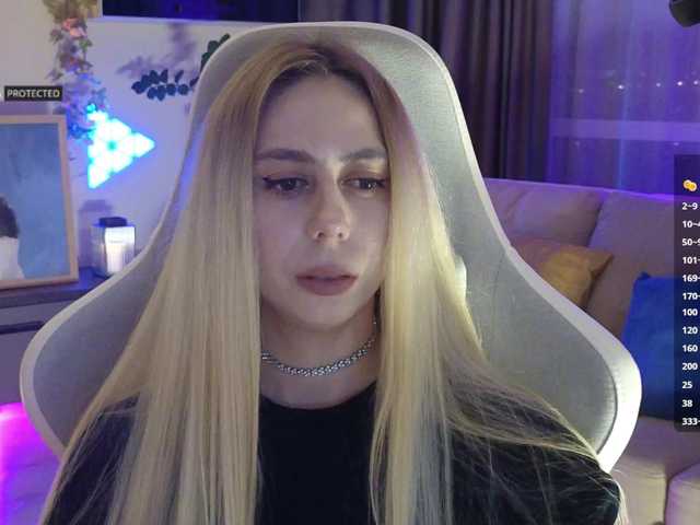 -Light-Fury-'s BongaCams show and profile