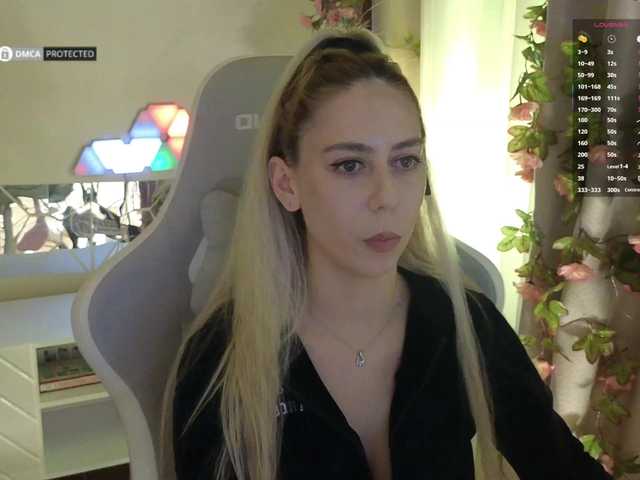 -Light-Fury-'s BongaCams show and profile