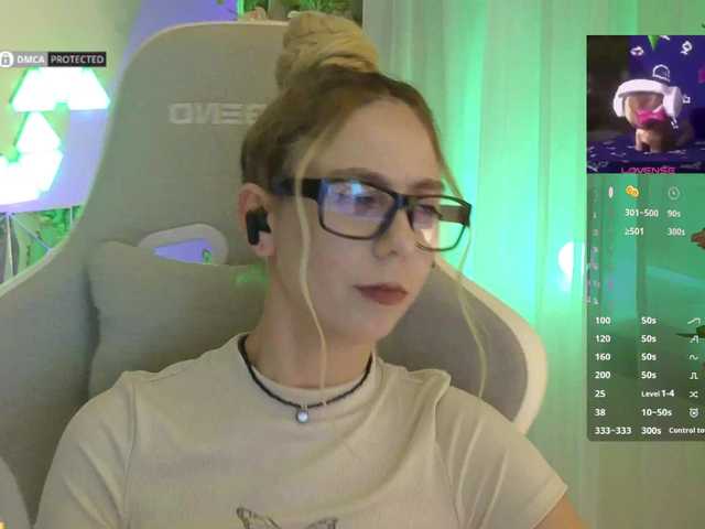 -Light-Fury-'s BongaCams show and profile