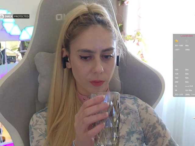 -Light-Fury-'s BongaCams show and profile