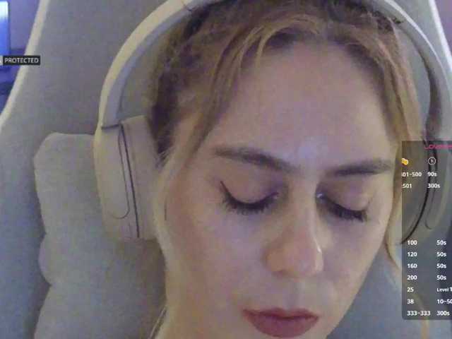 -Light-Fury-'s BongaCams show and profile