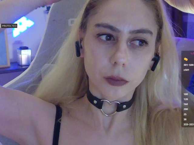 -Light-Fury-'s BongaCams show and profile