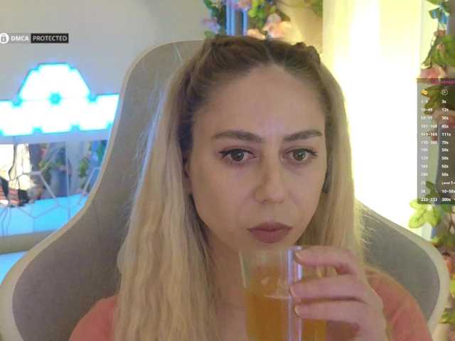 -Light-Fury-'s BongaCams show and profile