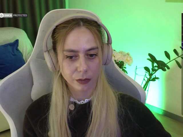 -Light-Fury-'s BongaCams show and profile