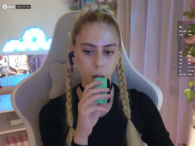 -Light-Fury-'s BongaCams show and profile