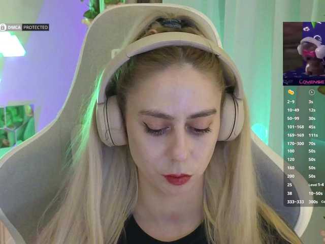 -Light-Fury-'s BongaCams show and profile