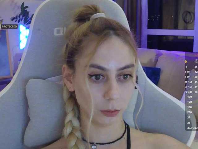 -Light-Fury-'s BongaCams show and profile