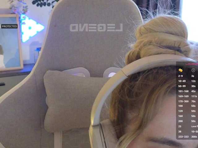 -Light-Fury-'s BongaCams show and profile