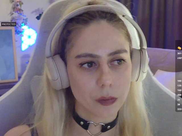 -Light-Fury-'s BongaCams show and profile