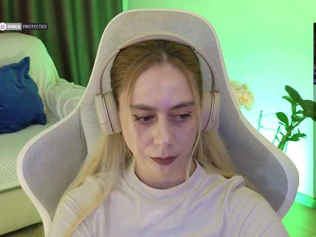 -Light-Fury-'s BongaCams show and profile