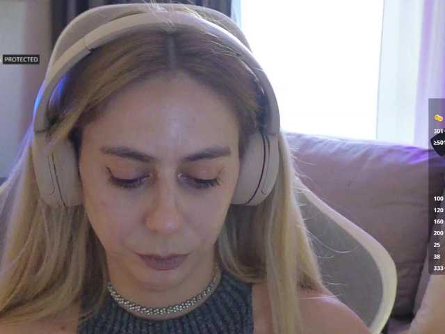 -Light-Fury-'s BongaCams show and profile