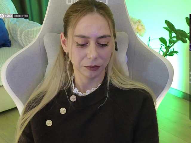 -Light-Fury-'s BongaCams show and profile