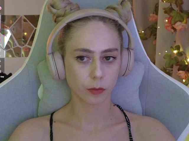 real webcam show -Light-Fury-
