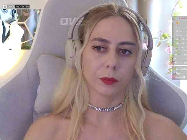 -Light-Fury- Live Webcam on BongaCams