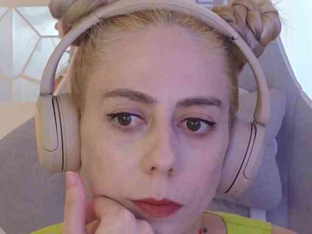 ballerina_capuchina webcam