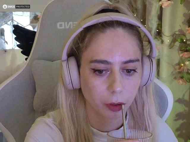 ballerina_capuchina webcam