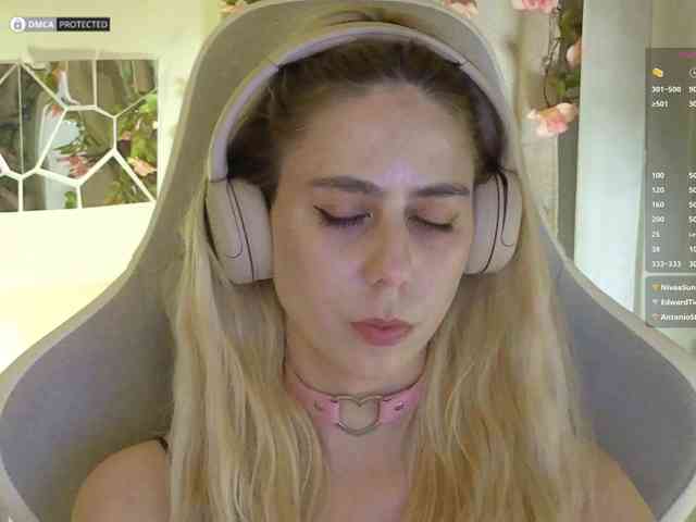 nude live -Light-Fury-