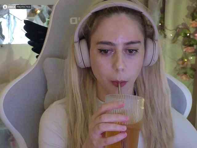 ballerina_capuchina webcam