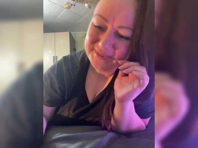 SweetyLiza's BongaCams show and profile