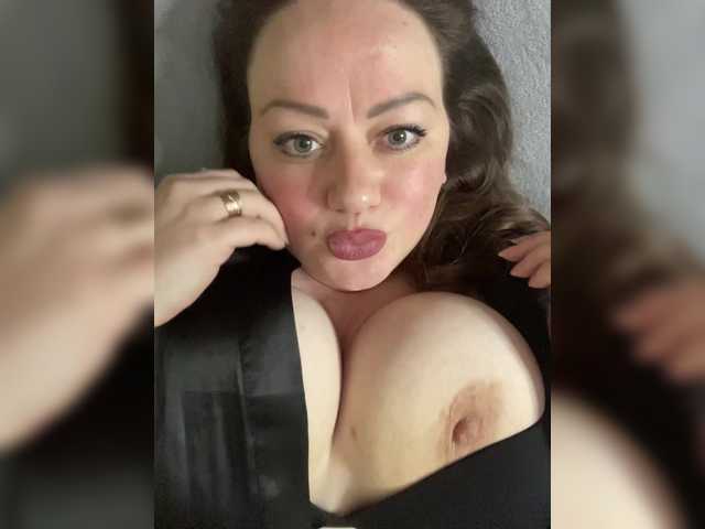 SweetyLiza's BongaCams show and profile