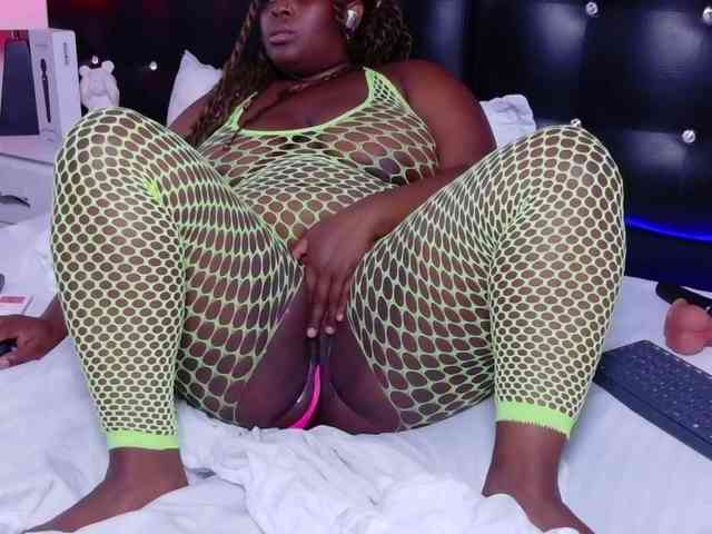 black-pussydoll webcam