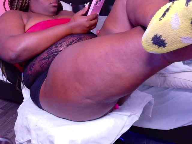 black-pussydoll webcam