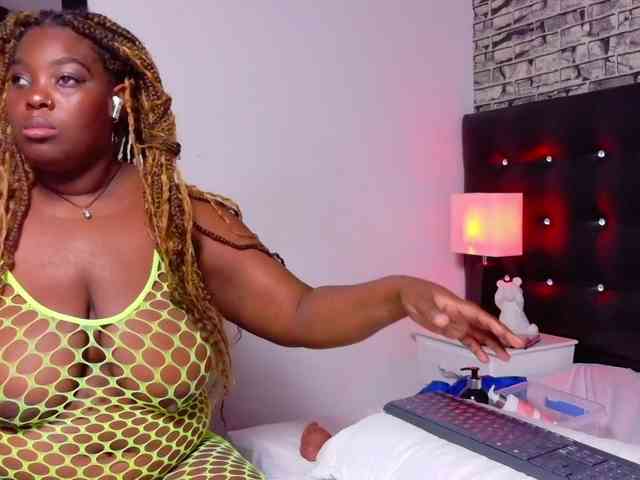 black-pussydoll webcam
