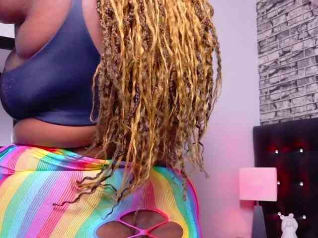black-pussydoll webcam