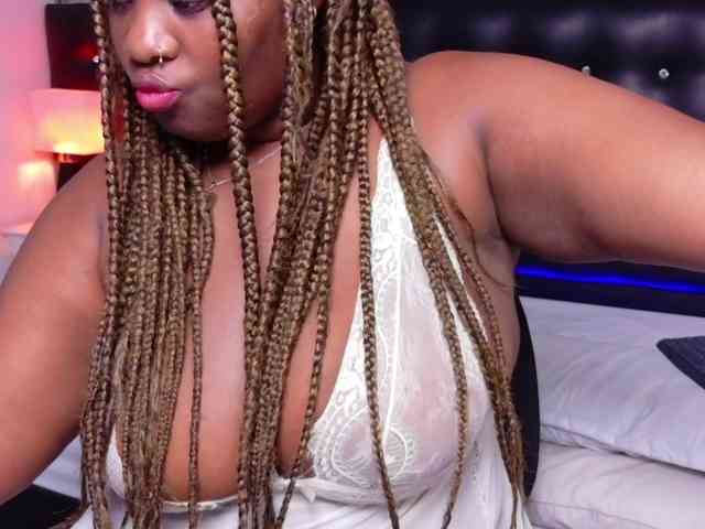 black-pussydoll webcam