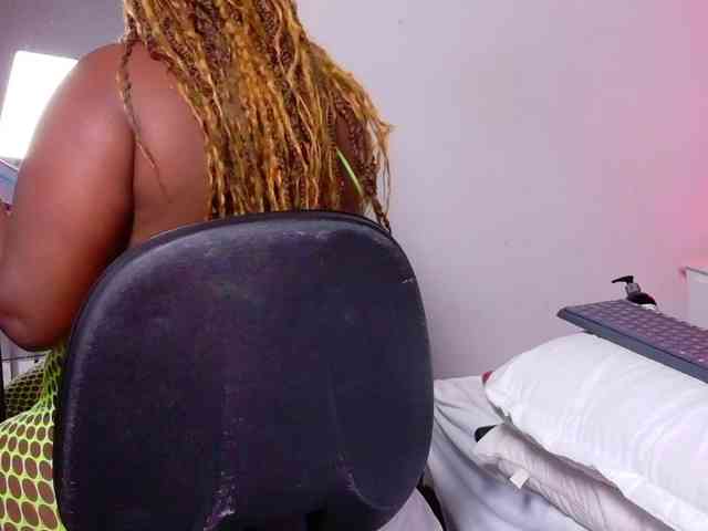 black-pussydoll webcam