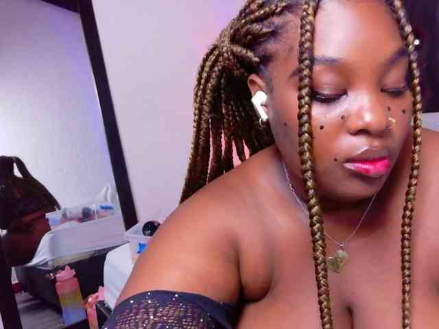 black-pussydoll webcam