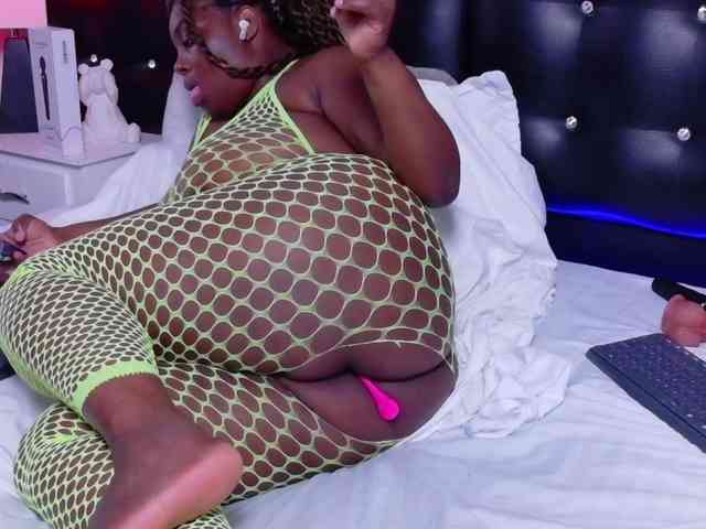 black-pussydoll webcam