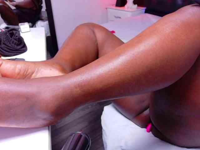 black-pussydoll webcam