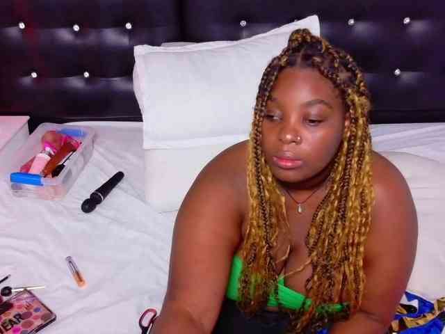 black-pussydoll webcam