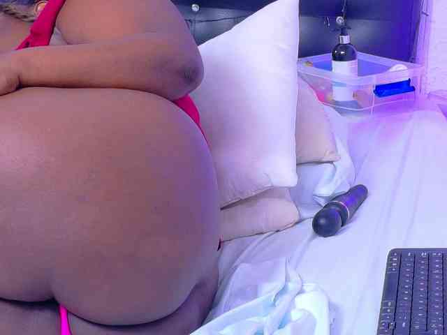 black-pussydoll webcam