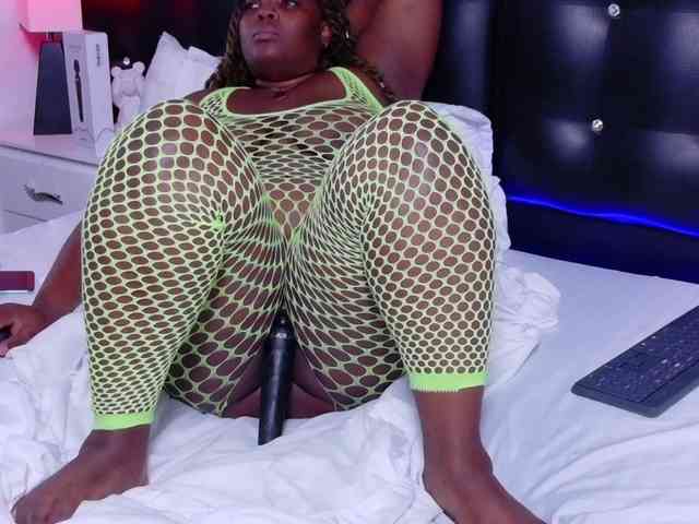 black-pussydoll webcam