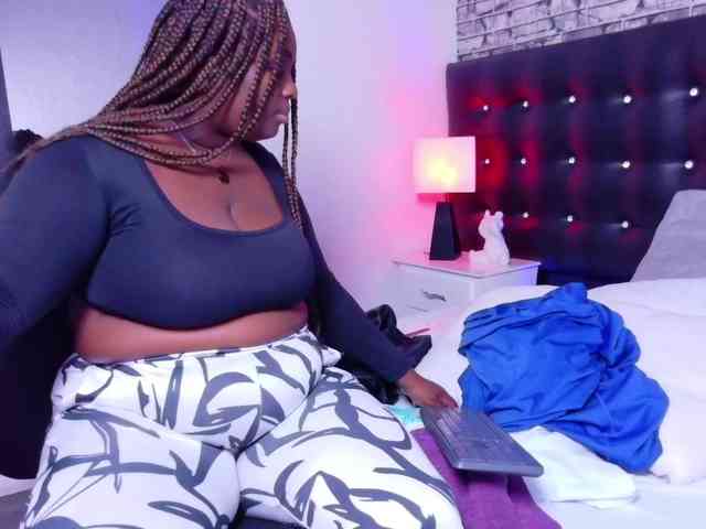 black-pussydoll webcam