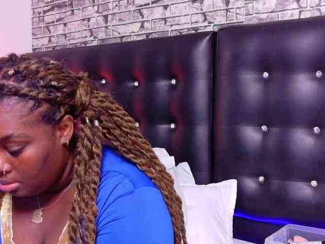 black-pussydoll webcam